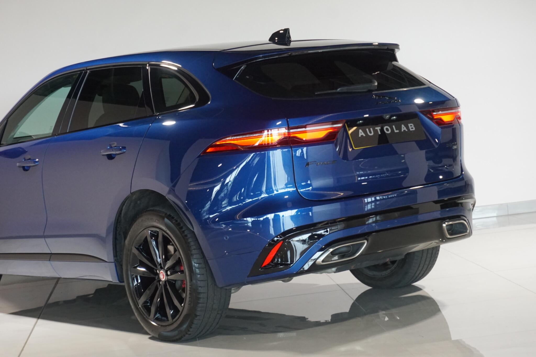 Jaguar F-PACE 3.0 D300 MHEV R-Dynamic SE SUV 5dr Diesel Auto AWD Euro 6 (s/s) (300 ps)